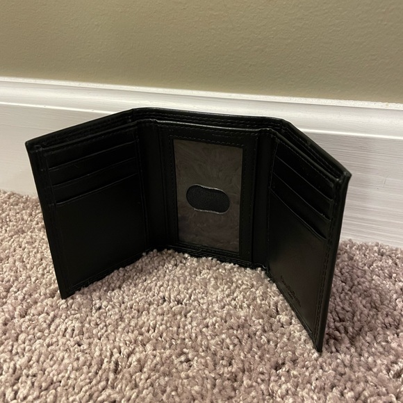 NEW Goodfellow Trifold Wallet - Picture 1 of 2